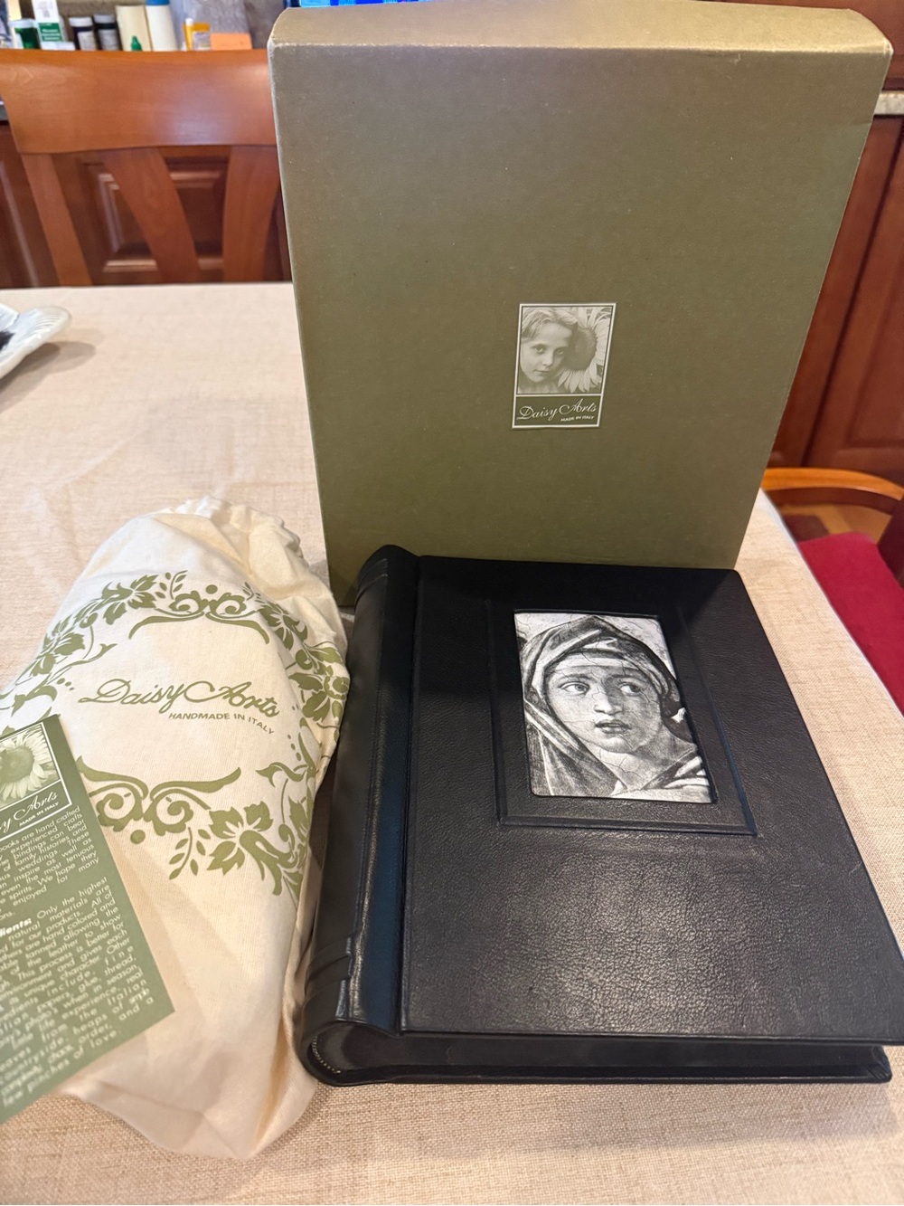 New in Box Daisy Arts Handmade Italian Leather Photo Album / Scrapbook 12" x 9"